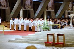 AOBR 2015 08 12 AU 16 LOURDES 5 PROCESSION DANS LA BASILIQUE SOUTERRAINE (10)